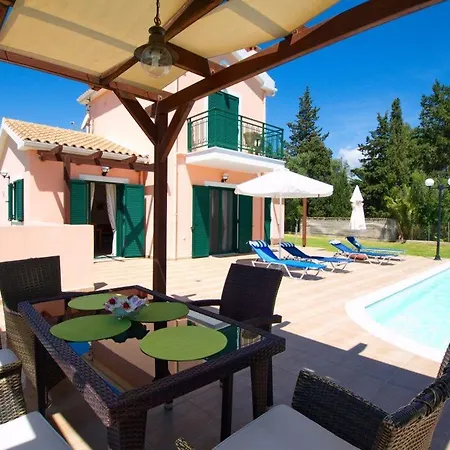 Sleeps 4 Villa Karavomylos