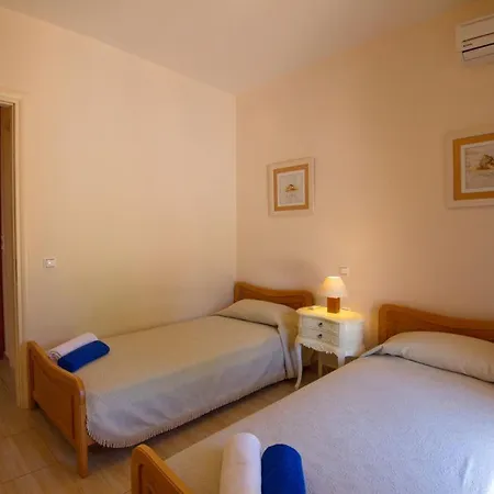 Sleeps 4 빌라 카라보밀로스